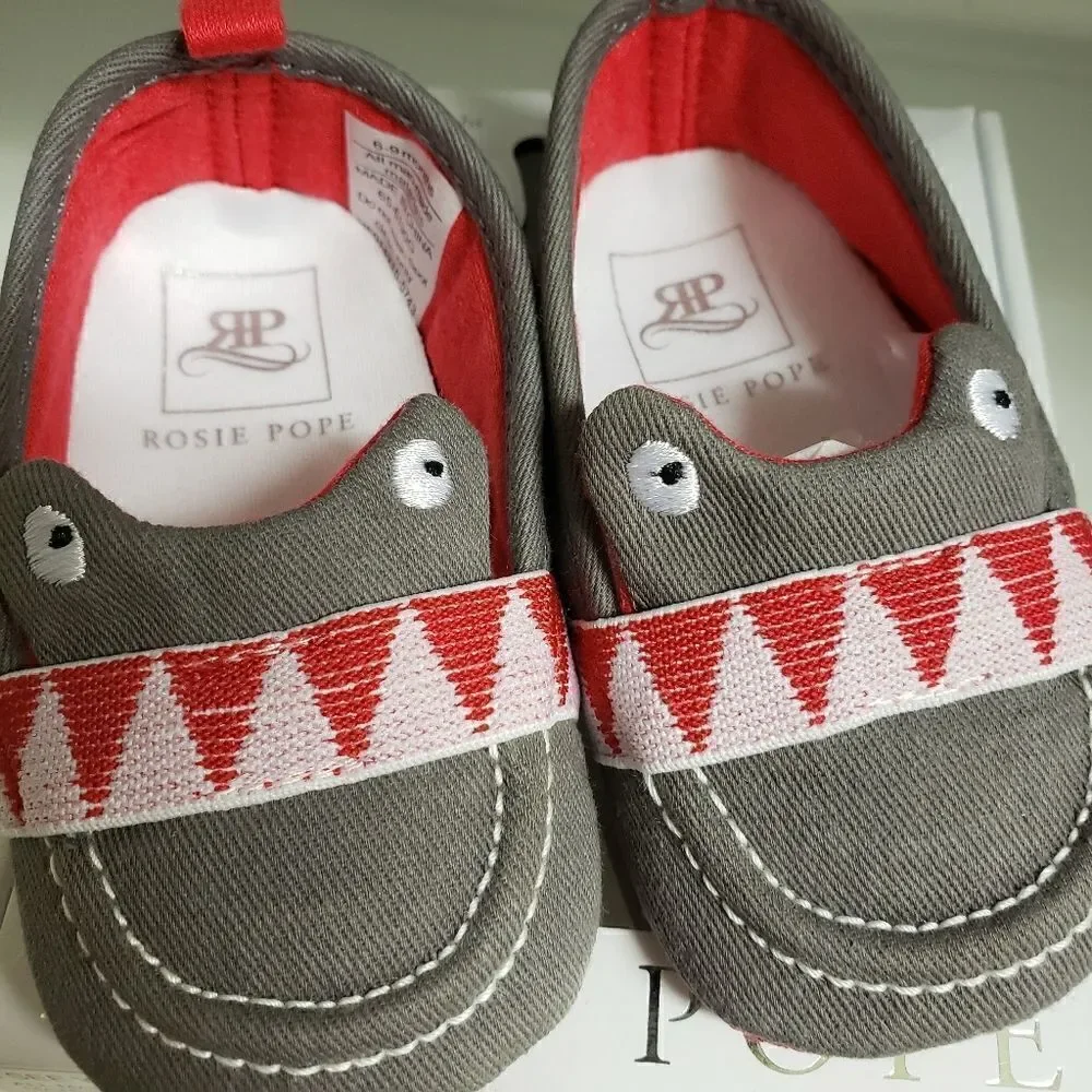 Rosie Pope I See You crib shoes 6-9 month
